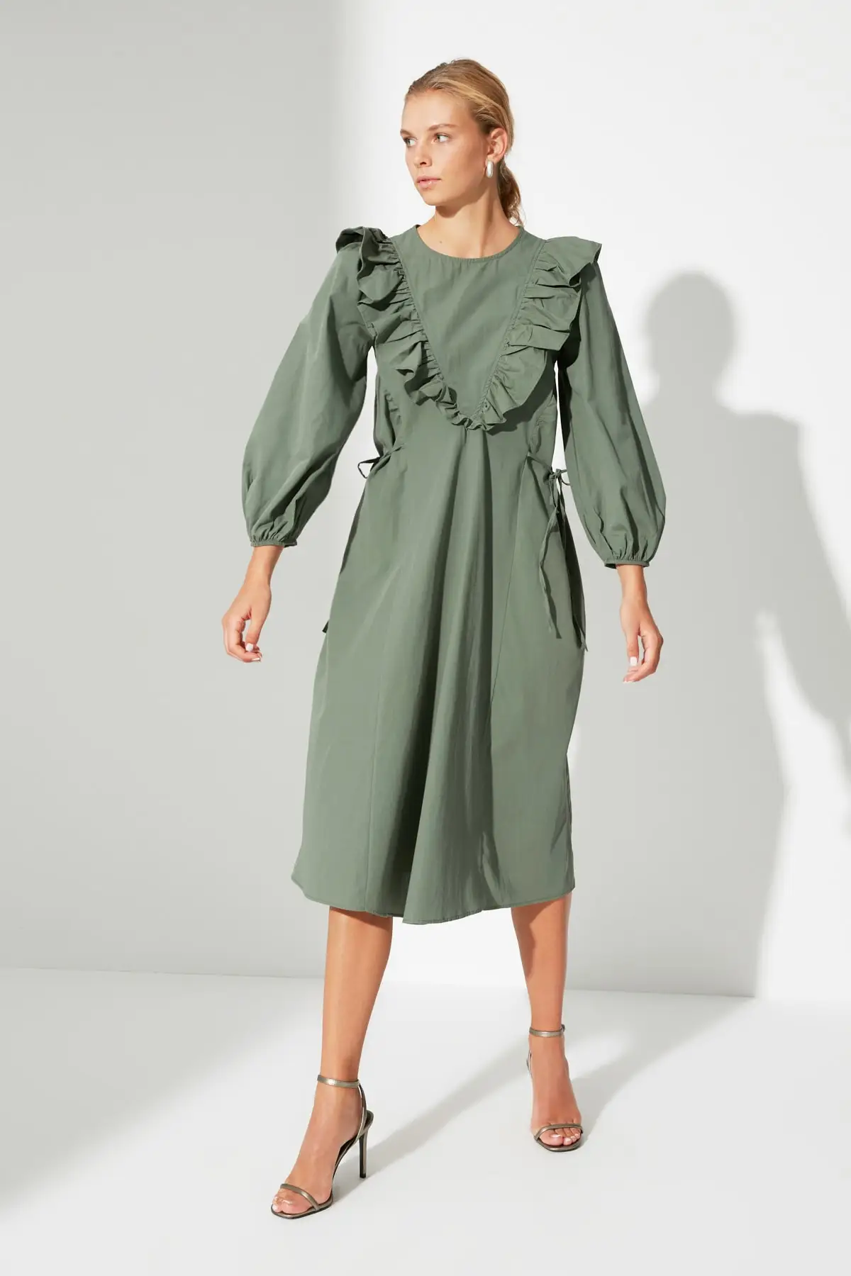

Trendyol Frilly Dress TWOAW22EL0275