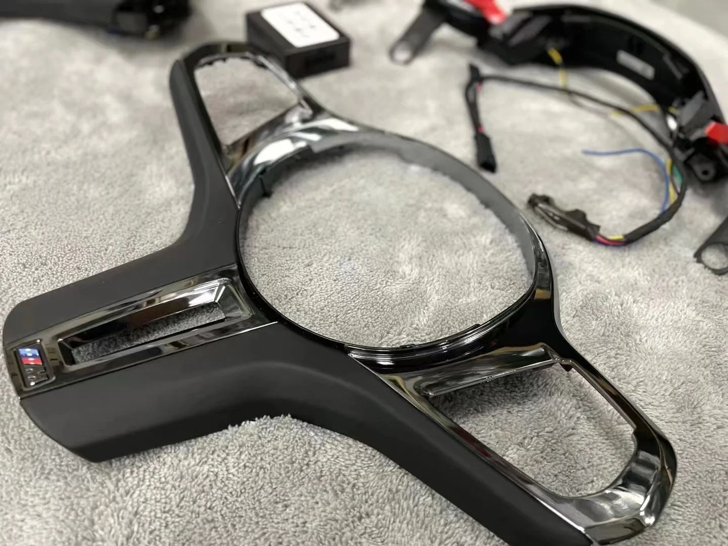 

The Ceramics(CS) Cover Plate For BMW G Chassis Steering Wheel G01 G05 G06 G07 G30 G32 G12