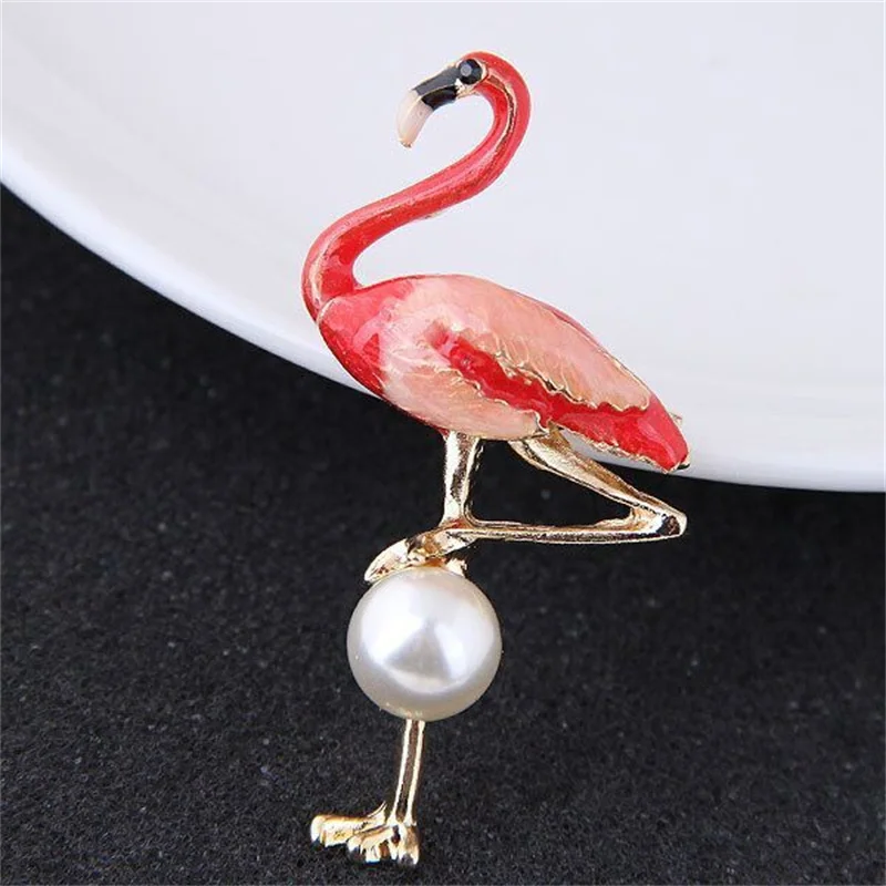 

Exquisite Flamingo Enamel Pin Brooches for Women Pearl Bird Brooch Girl Party Clothing Scarf Accessories Fashion Jewelry Gifts
