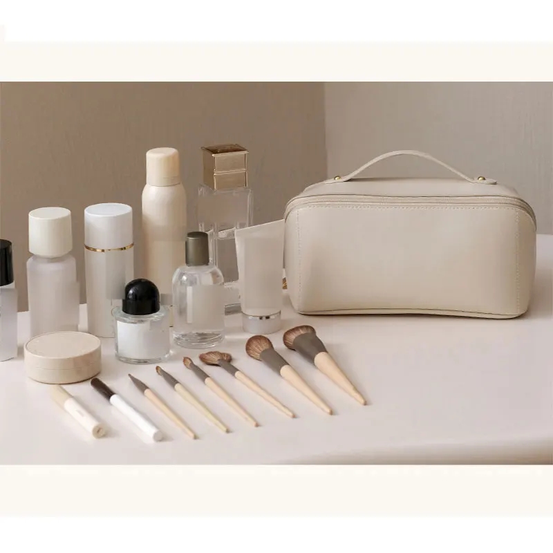 Fashion Large Capacity Portable Makeup Bag Women Cosmetic Bag Toiletries Organizer Female StoragePU  Makeup Cases Travel Washbag