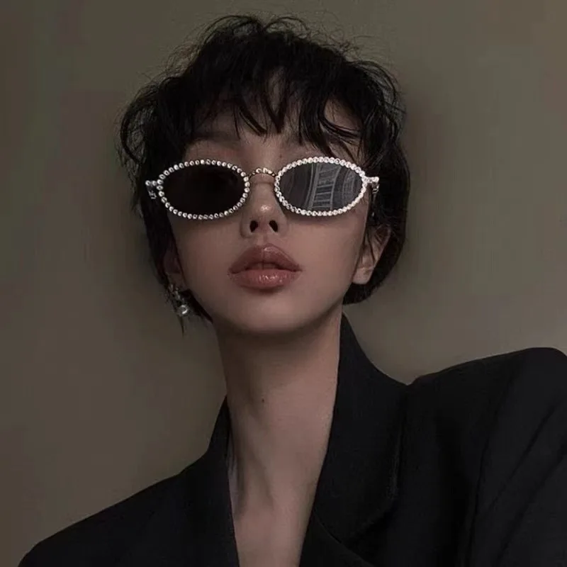 

Luxury Rhinestone Sunglasses Women Small Oval Bling Diamond Brand Sun Glasses Fashion Female Shades Round Oculos De Sol