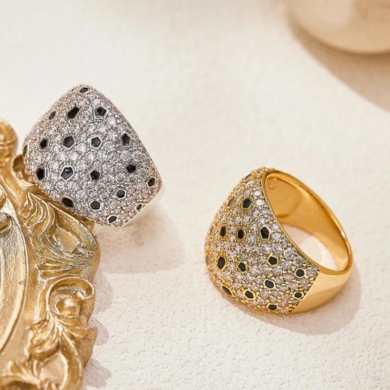 Фото Новое кольцо Ayjewelry с черной эмалью и леопардовым принтом, с циркониевыми камнями, в виде пантеры, для мужчин и женщин, позолоченное 18-каратным золотом №3