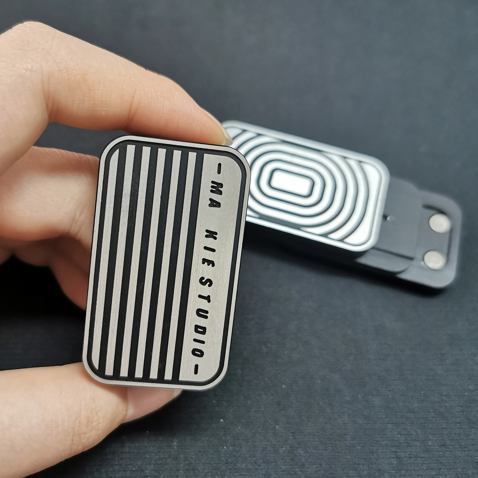 

New Texture Push Brand Fingertip Spinning Fidget Sliders EDC Fidget Coin Papa Brand Leisure Decompression Toy