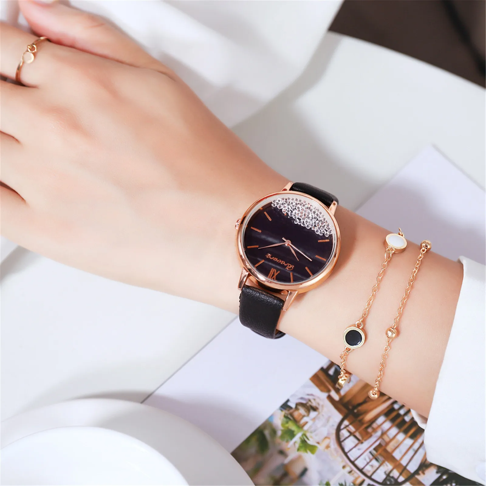 

Sleek Quartz Women's With Strap Watch Minimalist Bravura Fashion Watch Set Watch set Mens Wrist Watch Leather Band