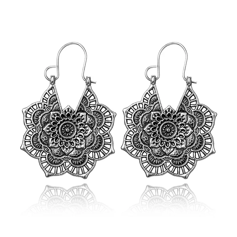

Fashion Simple Hollow Fflower Earrings For Women Holiday Gifts Retro Ethnic Style Metal Carved Earrings Boho Jewelry Accessories
