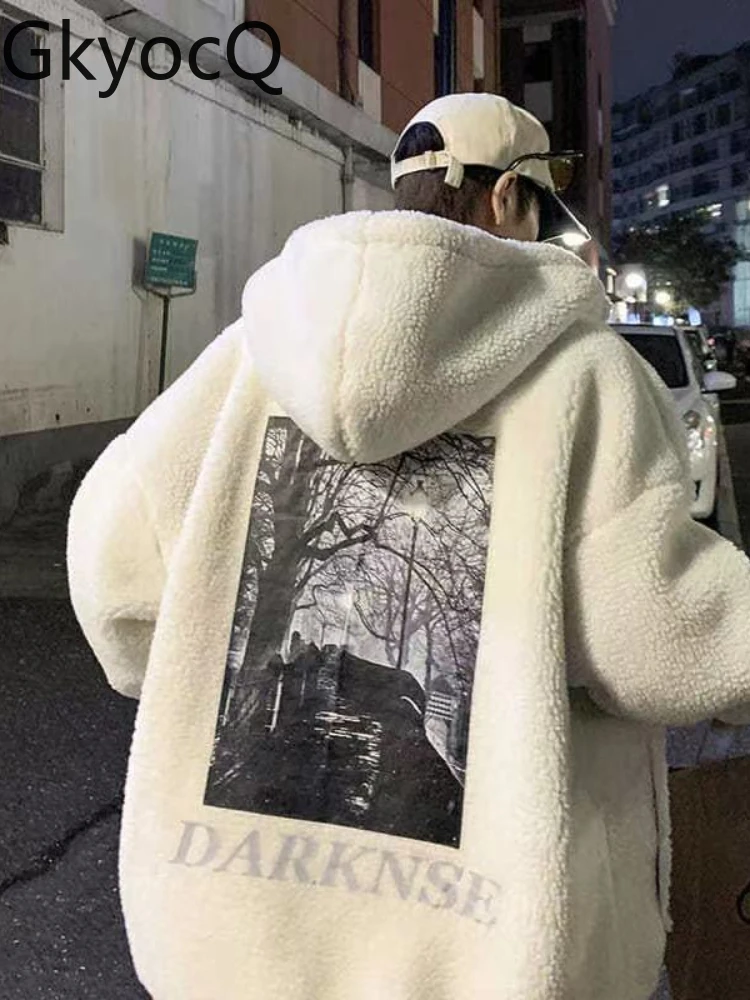 

Мужская плюшевая куртка GkyocQ, с капюшоном и буквенным принтом, Осень-зима 2022, новая корейская мода в стиле преппи, Повседневная Свободная кур...