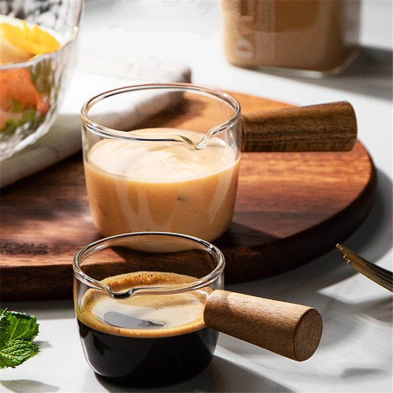 

Mini Glass Milk Cup Creamer Jug Multi-Functional Seasoning Dish Coffee Pitcher Vinegar Sauce Cup with Wood Handle Coffee Mugs