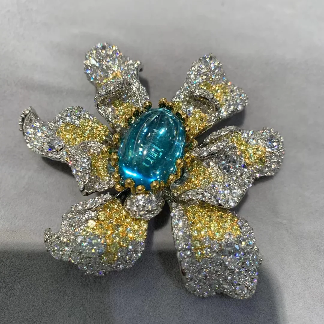 Женское ювелирное изделие из серебра 925 пробы с фианитами Диаметром 6 5*7 см