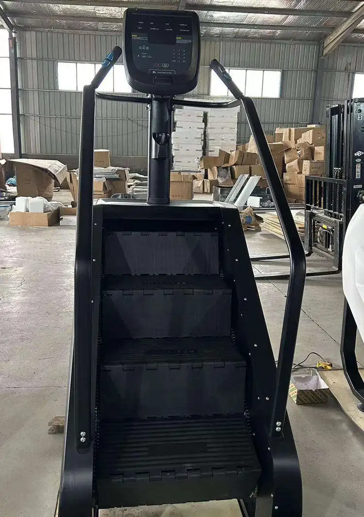 Фото Тренажер для дома 2026: Степпер-тренажер Stairmaster для вертикальных кардиотренировок, имитирующий подъем по лестнице №1