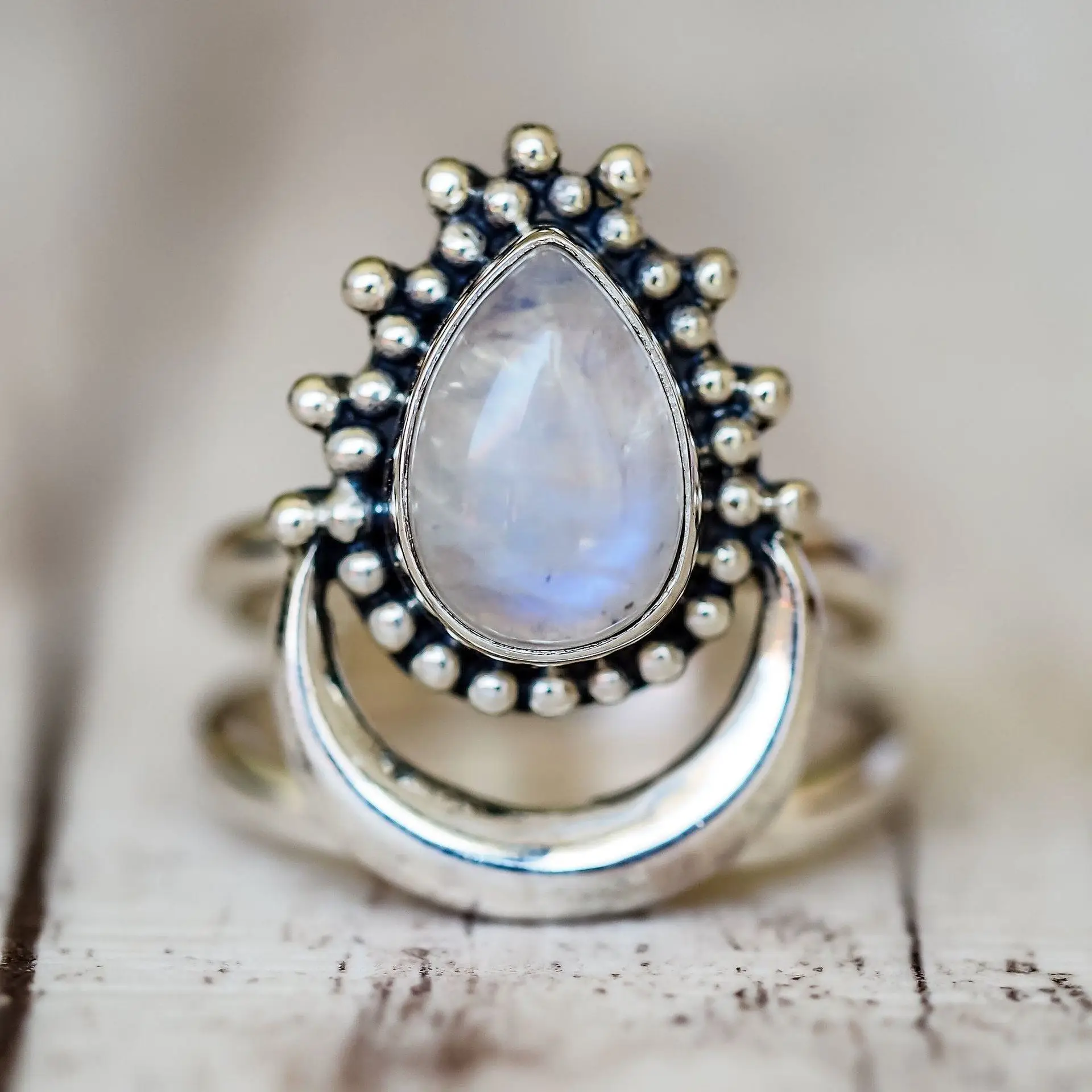 

New Vintage Moonstone Thai Silver Ring Couple S925 Stamp Punk Style Doctored Goose Egg Stone Ring Unisex Jewellery Party Gift
