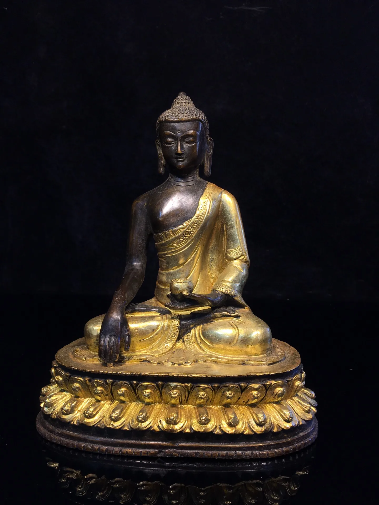 

9"Tibet Temple Collection Old Bronze Cinnabar Gilding Sakyamuni Buddha Amitabha Lotus stage Worship Hall Town house Exorcism