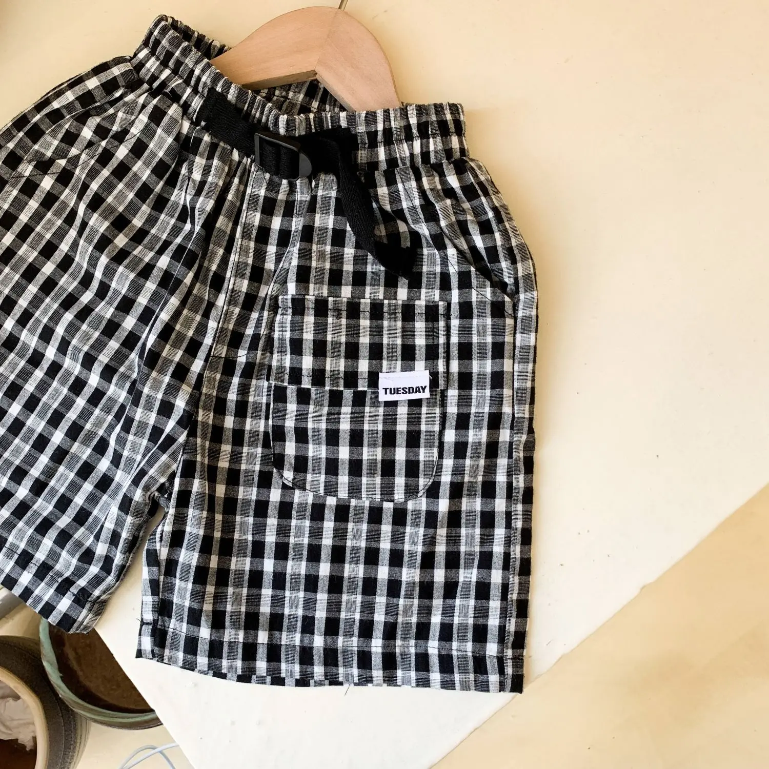 2022 Boys' new summer children's shorts, casual plaid British design pants breathable and comfortable