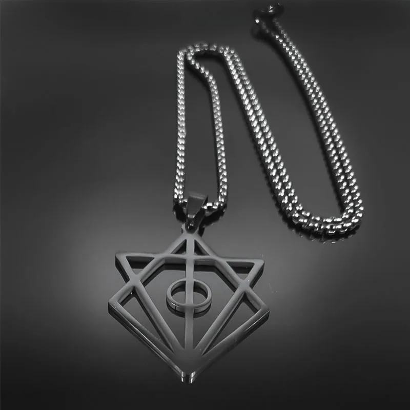 Мужское колье с подвеской в виде геометрических фигур