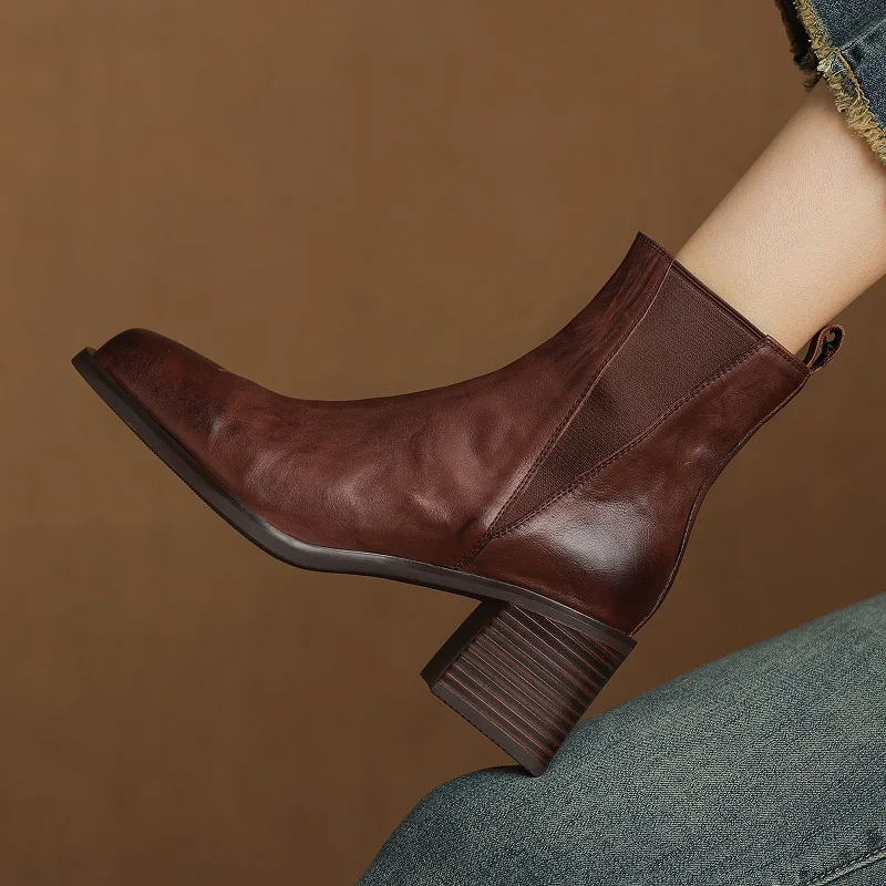 Женские ботильоны из овечьей кожи с круглым носком и заклепками