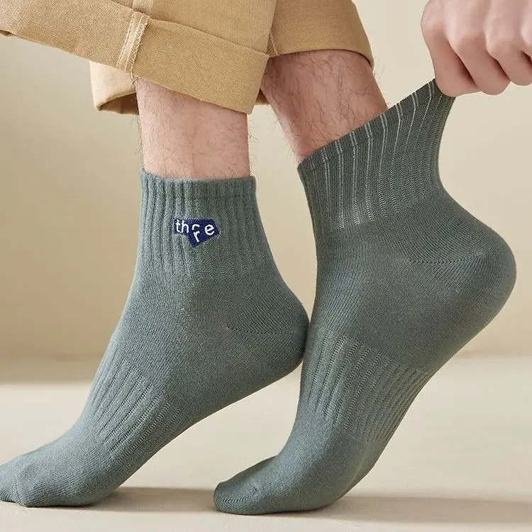 2023 All Season Men Fashion Soft Solid Casual Simple Alphabet Breathable Cotton Warm Boy Mid-height Socks