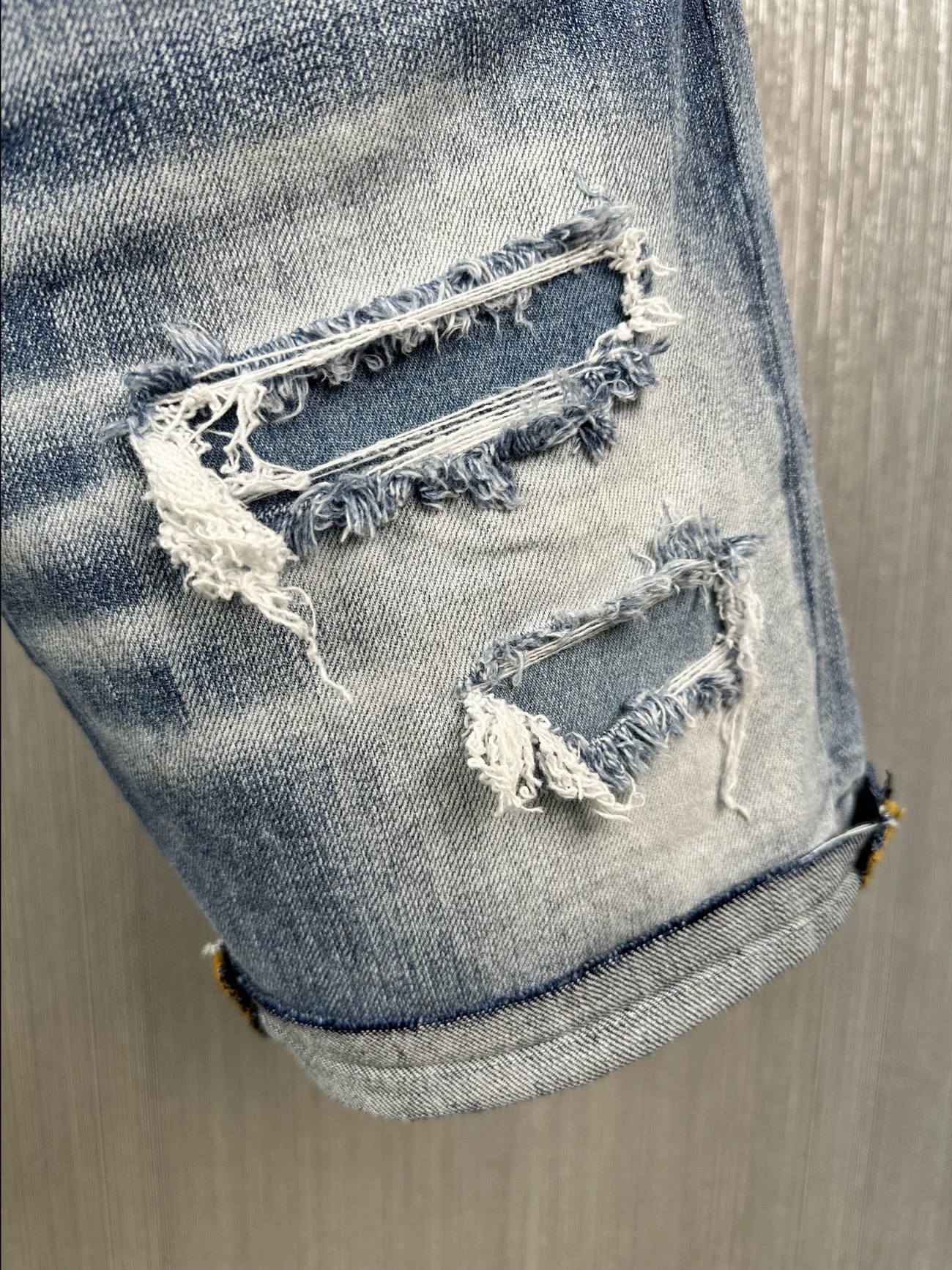 2023 Spring/Summer New D2 Jeans Fashion Men's Washed and Worn Hole Printing Graffiti Slim Fit Micro Elastic Denim Shorts Men