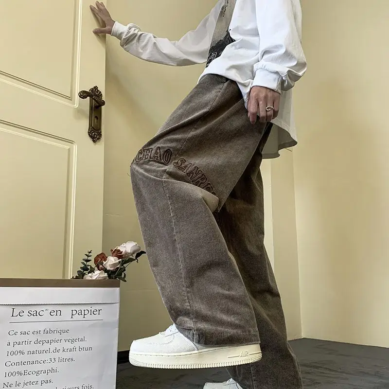 Рисунок 3 - Брюки женские вельветовые с вышивкой и надписью