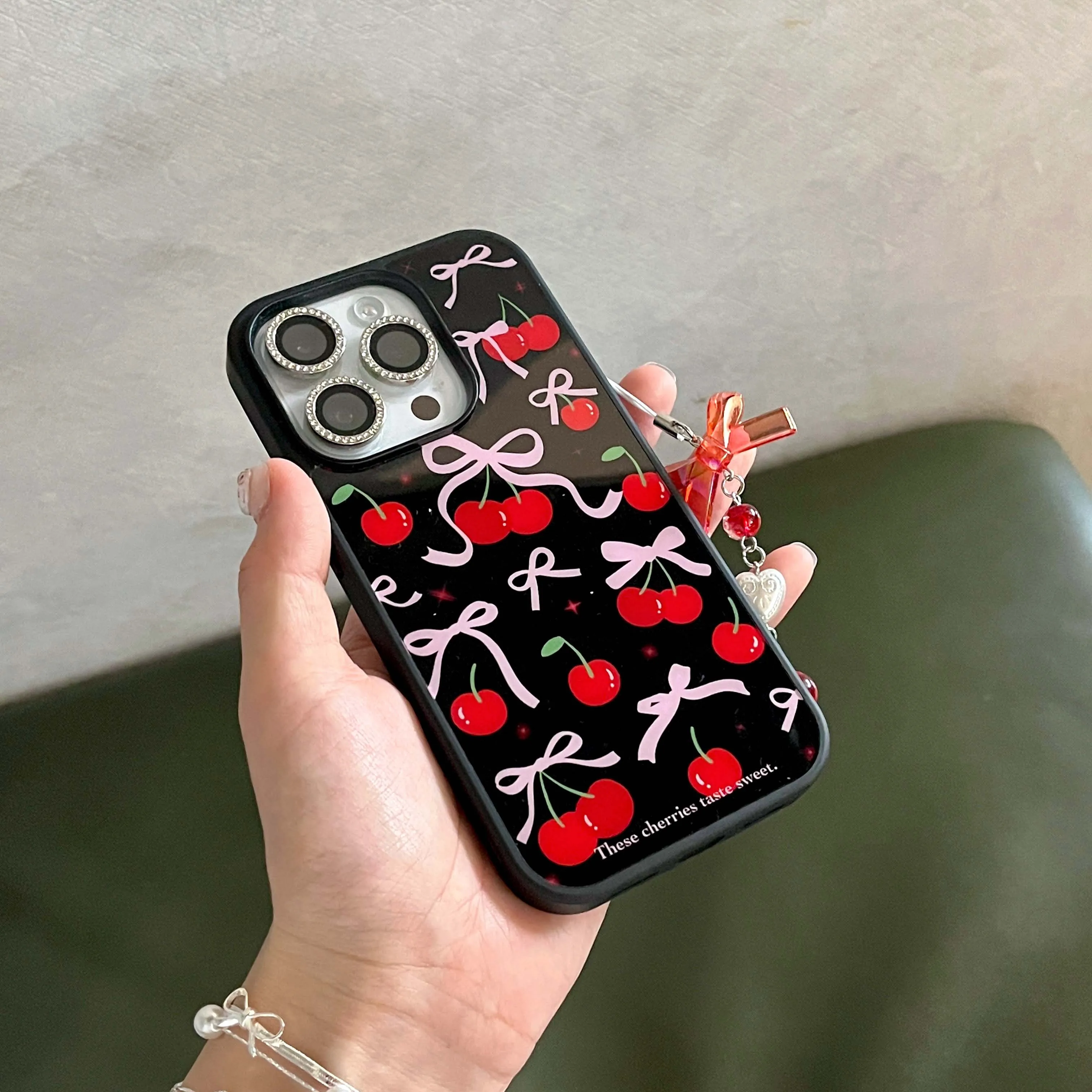 Милый чехол с подвеской в виде вишни ins мультяшным бантом для iphone 15 11 12 promax 14 13 pro max