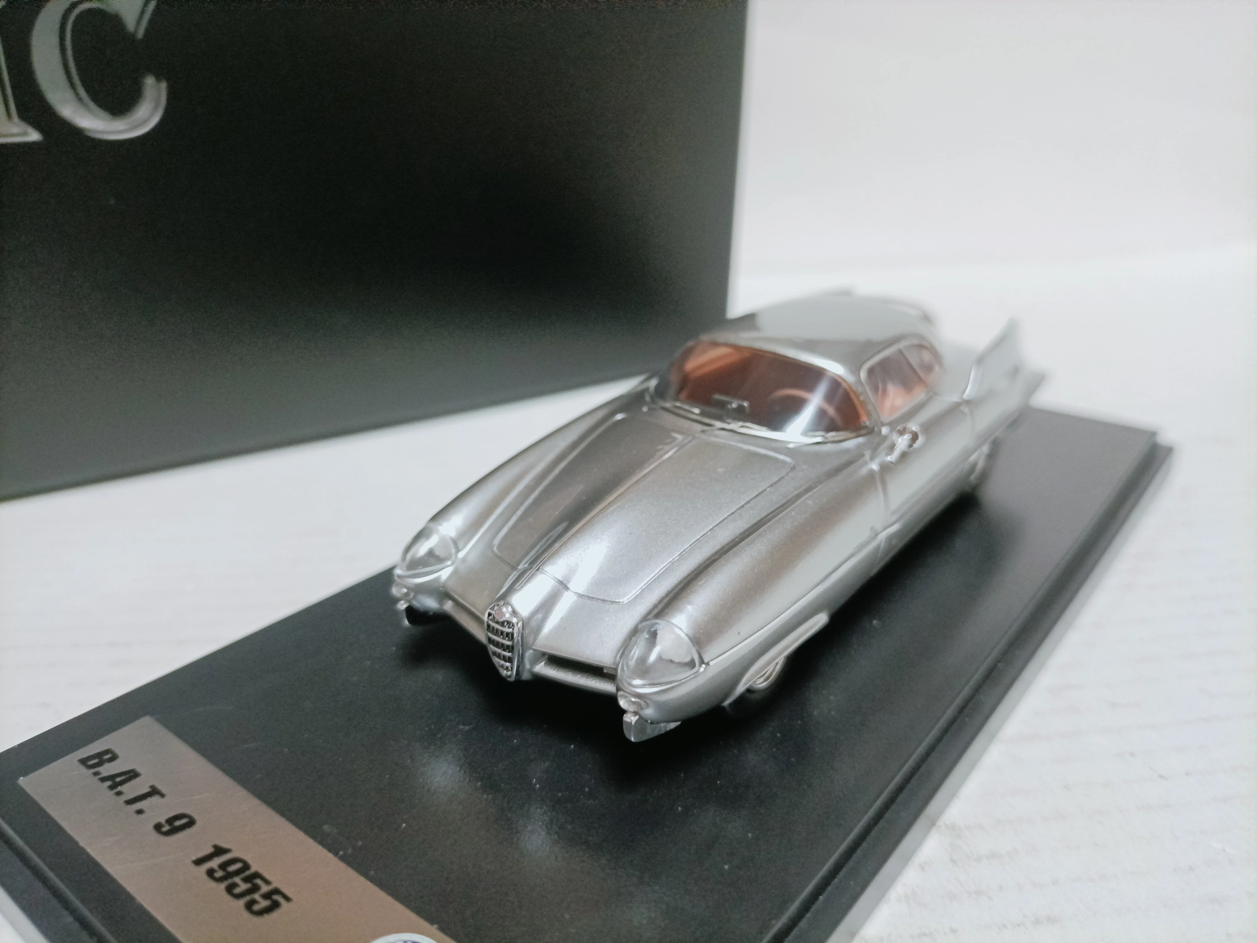 Фото Модель концепт-кара PMC 1:43 Α Coefficient Romeo Bat, Alfa BAT 9 Bertone 1955, серебристая №2