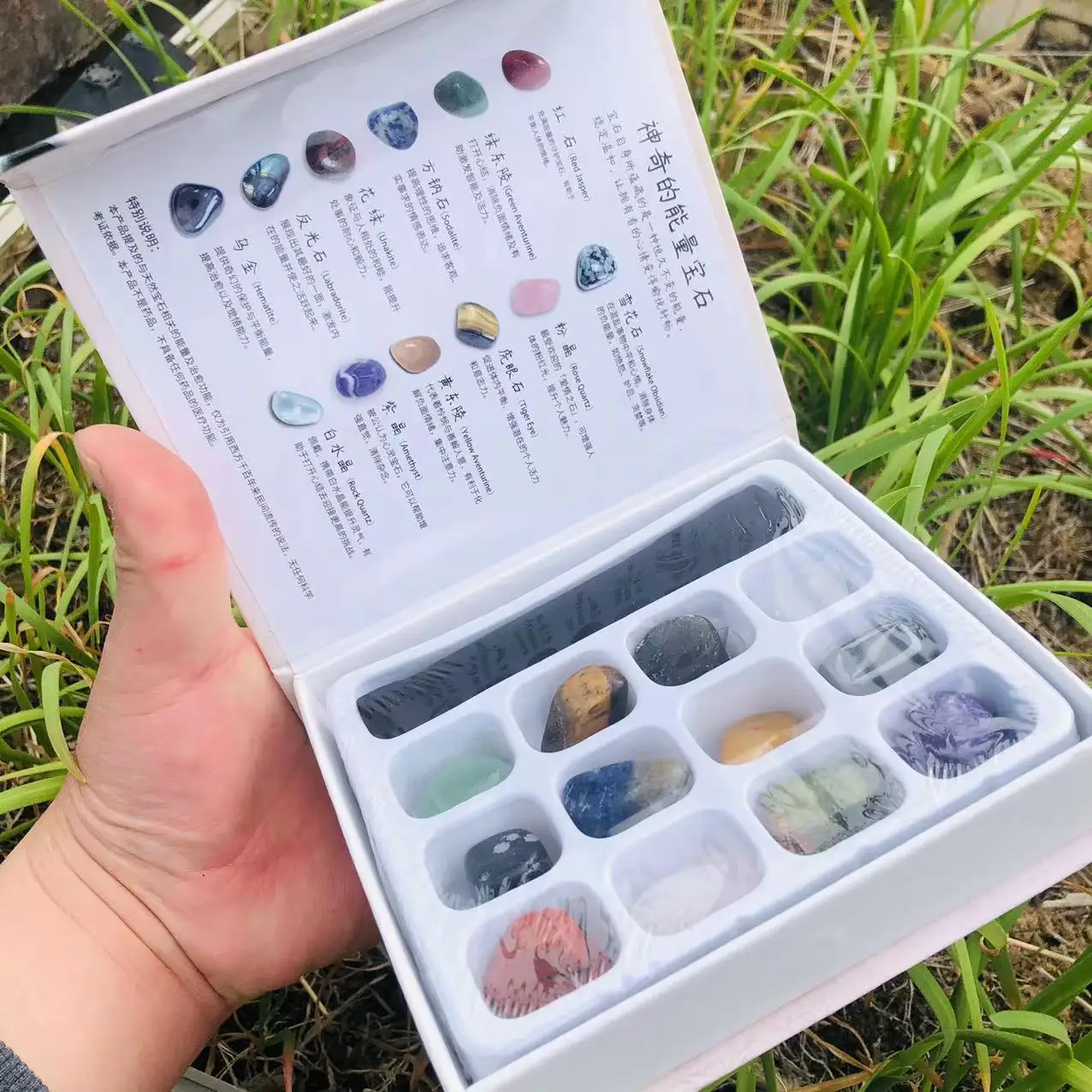 

Коробка из натурального ископаемого камня, 12 минеральных кристаллов, смешанные примитивные образцы горных пород для украшения домашнего о...