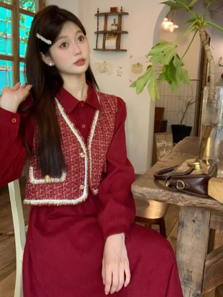 Plus size Chubby Girl French sle Retro Red Waist Hugging Velvet Dress Women Autumn and Winter Design Sense Graceful Vest Set