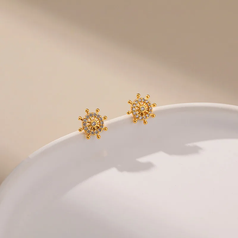 Rudder Steering Wheel Design Plated with 18K Gold Small Earrings Round Micro Set Zircon Fashion ar Studs for Women