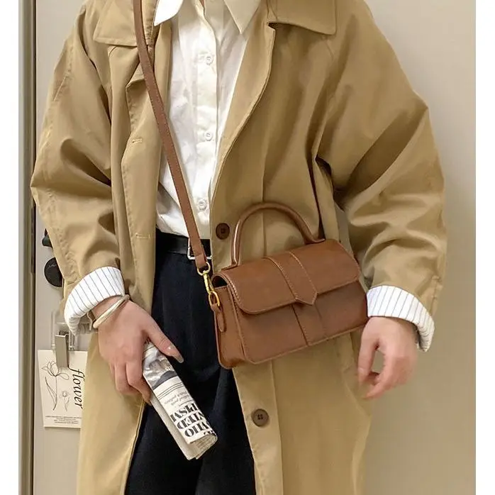 Senior Sense of Niche Design Bag Female 2022 New Autumn and Winter Shoulder Crossbody Bag Retro Joker Portable Small Bag.