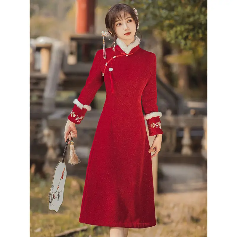 Красное китайское новогоднее женское утепленное зимнее платье Cheongsam с длинными