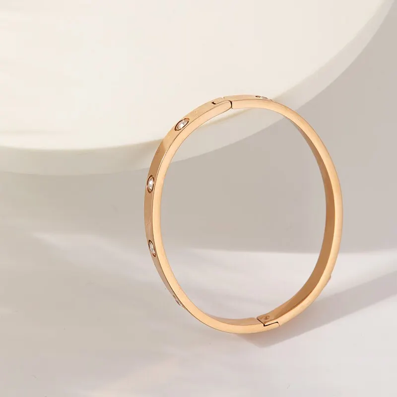 

Women's Stainless Steel Oval Diamond Glossy Rose Gold Bracelet 1 Piece Light Luxury Style Independent Packaging Decoration