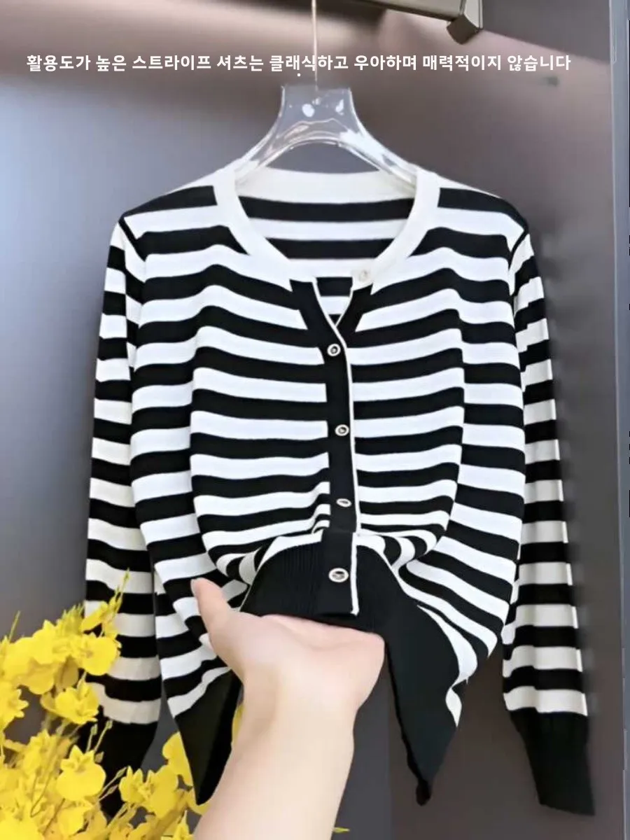 Вязаный кардиган в черно-белую полоску с v-образным вырезом для женщин новинка 2024