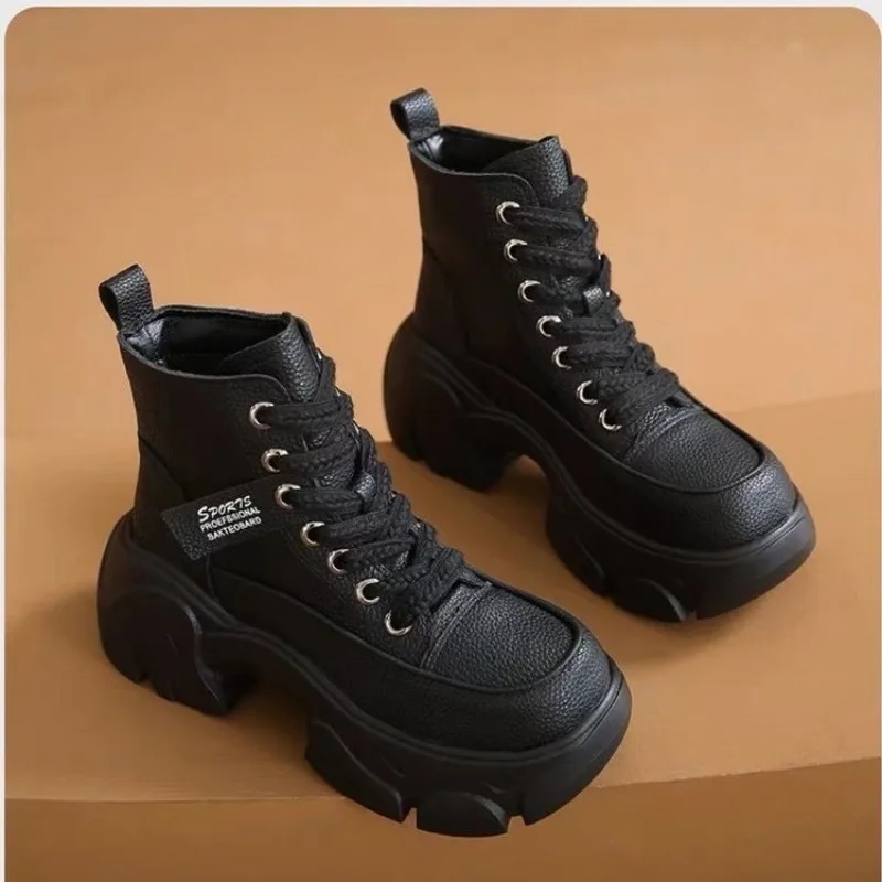 Женские ботинки на шнуровке зимние смешанных цветов с круглым носком короткие