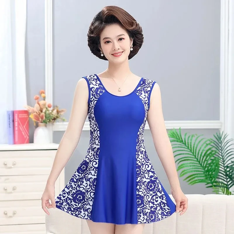 Женский раздельный купальник большого размера с разрезом и плоским углом