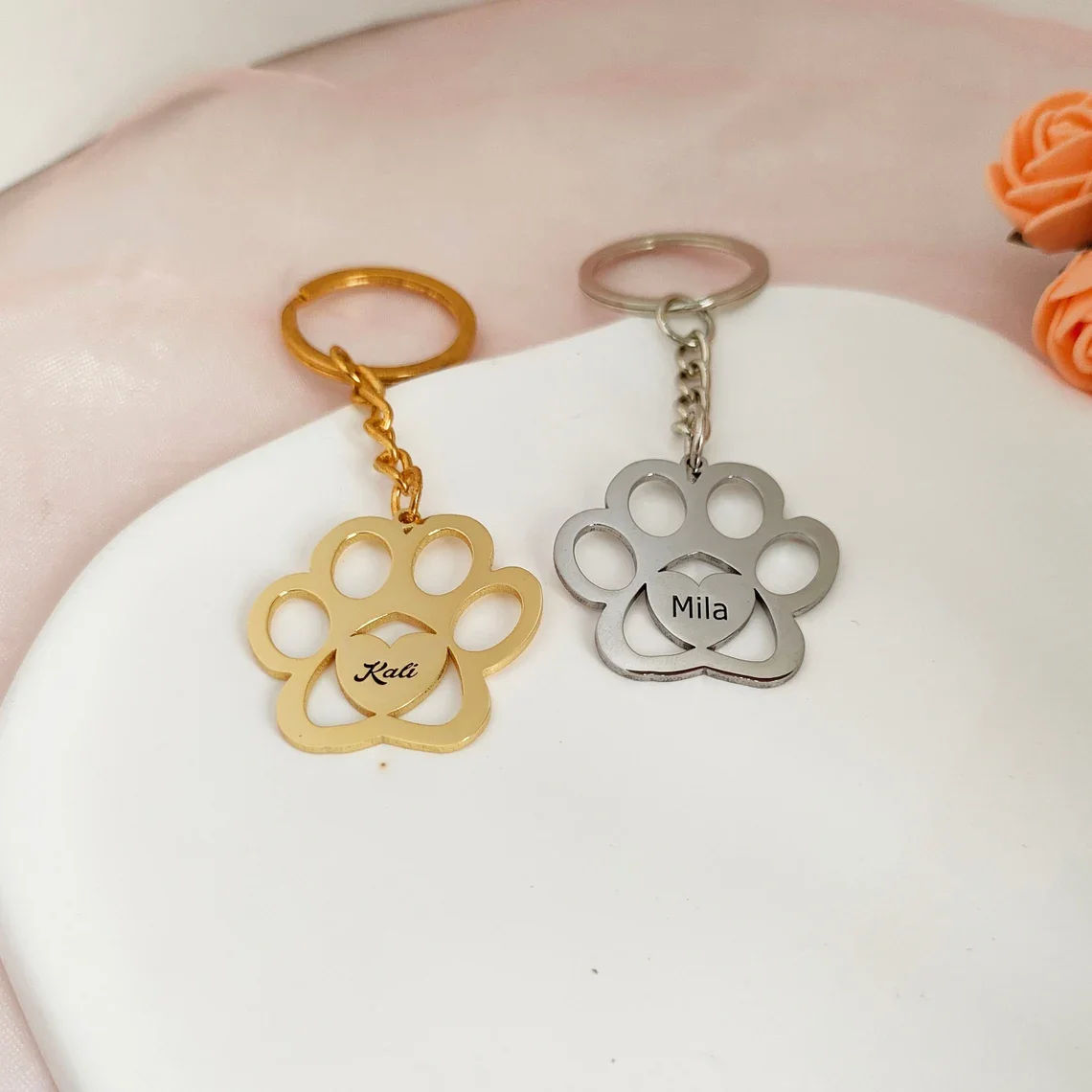 

Персонализированный брелок из нержавеющей стали с кошачьей лапой, индивидуальный именной брелок, безопасный гипоаллергенный брелок с кошачьей лапой, идеальный подарок