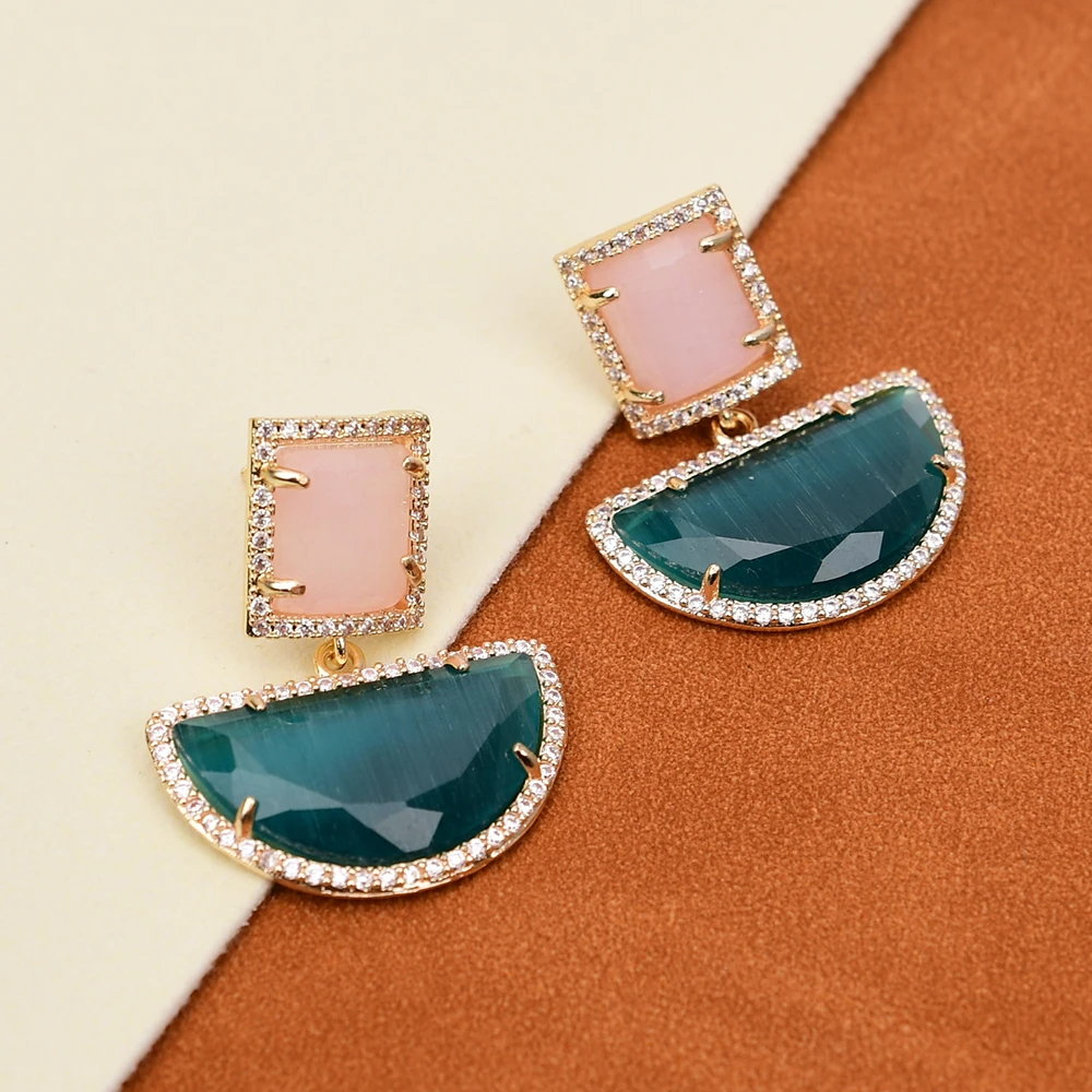 Серьги-гвоздики с натуральным розовым и зеленым камнем |