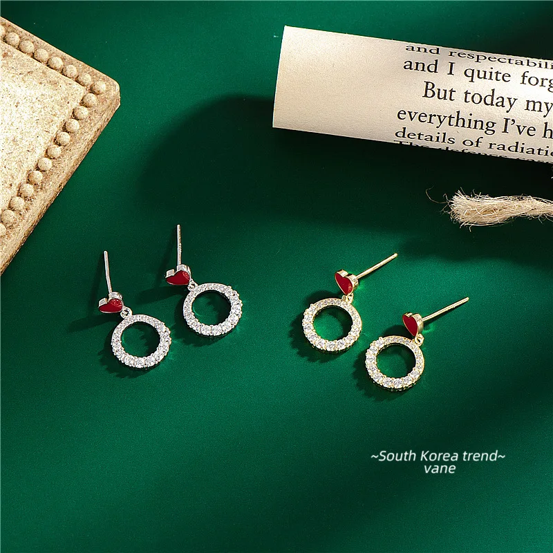 

Женские серьги-гвоздики из серебра 925 пробы, с круглым красным сердцем