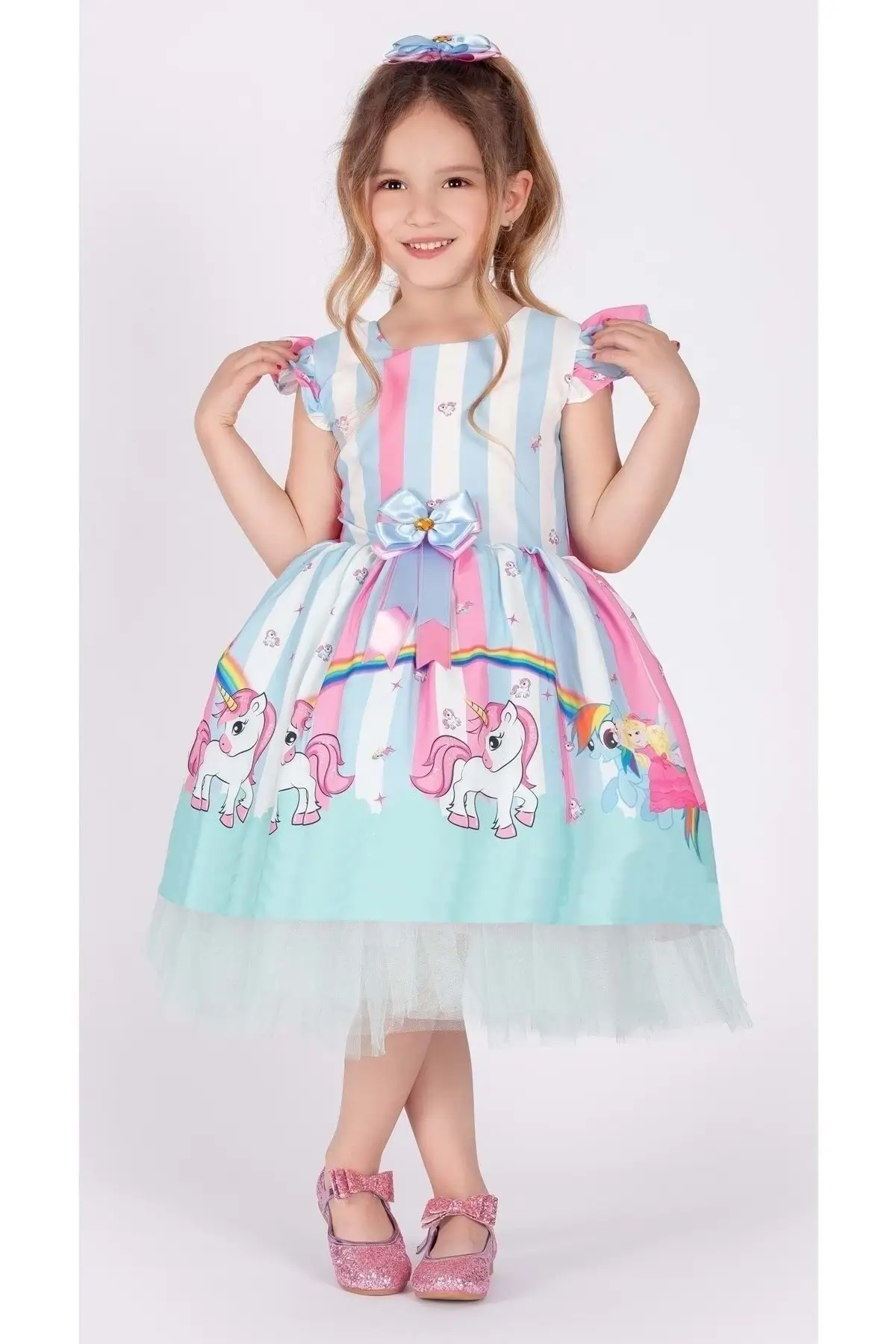 

Женское платье с рогами и табаком