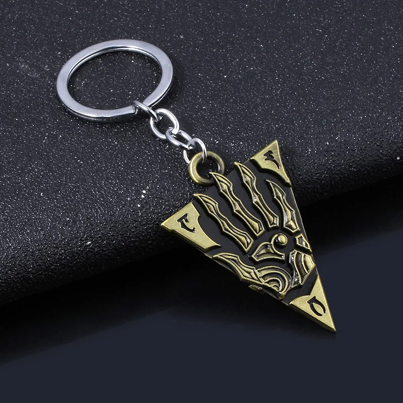 

Game The Elder Scrolls Keychains Morrowind Letter Triangle Palm Pattern Metal Pendant Women Men Keyring Jewelry Gift