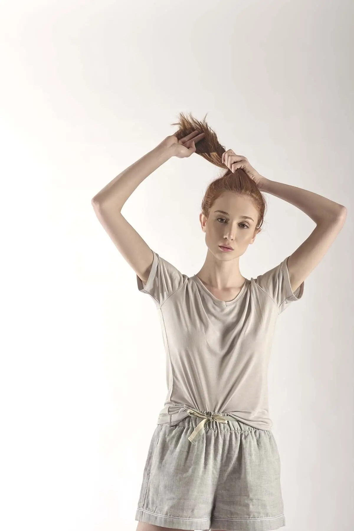 

Женская Базовая серая футболка с V-образным вырезом, новый сезон, бесплатная доставка, компания Nuba