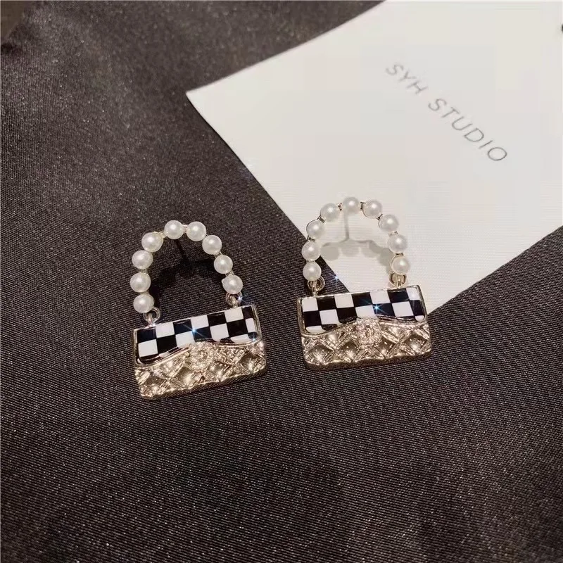 Женские серьги-гвоздики с жемчугом элегантные серьги белого и черного цвета