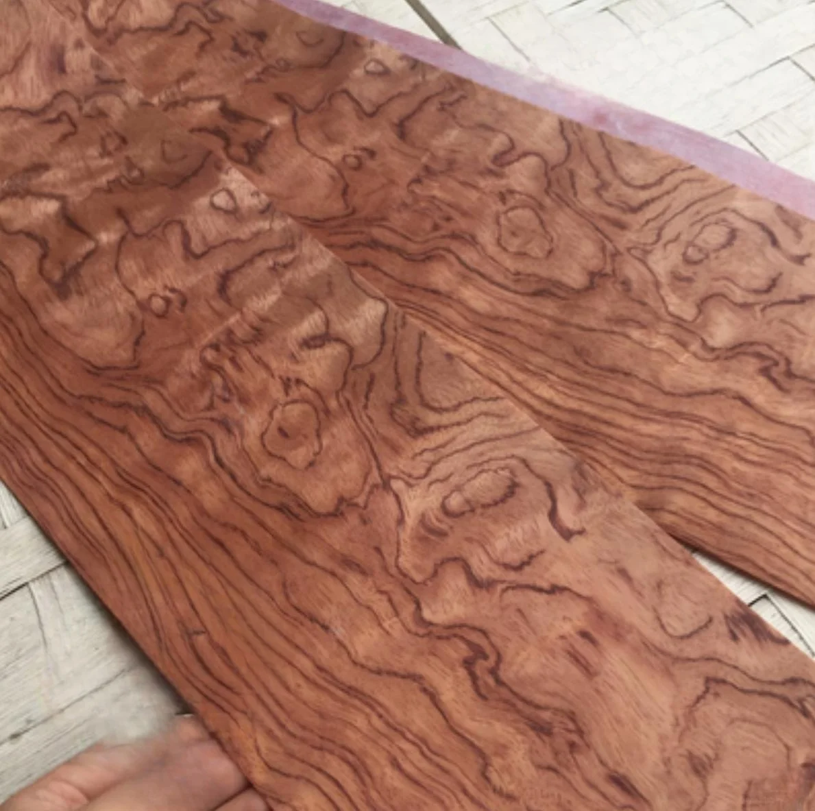

L:2.5meters Width:190mm T:0.25mm Natural Spherical Rosewood Wood Veneer Sheets Wood Veneer for Furniture