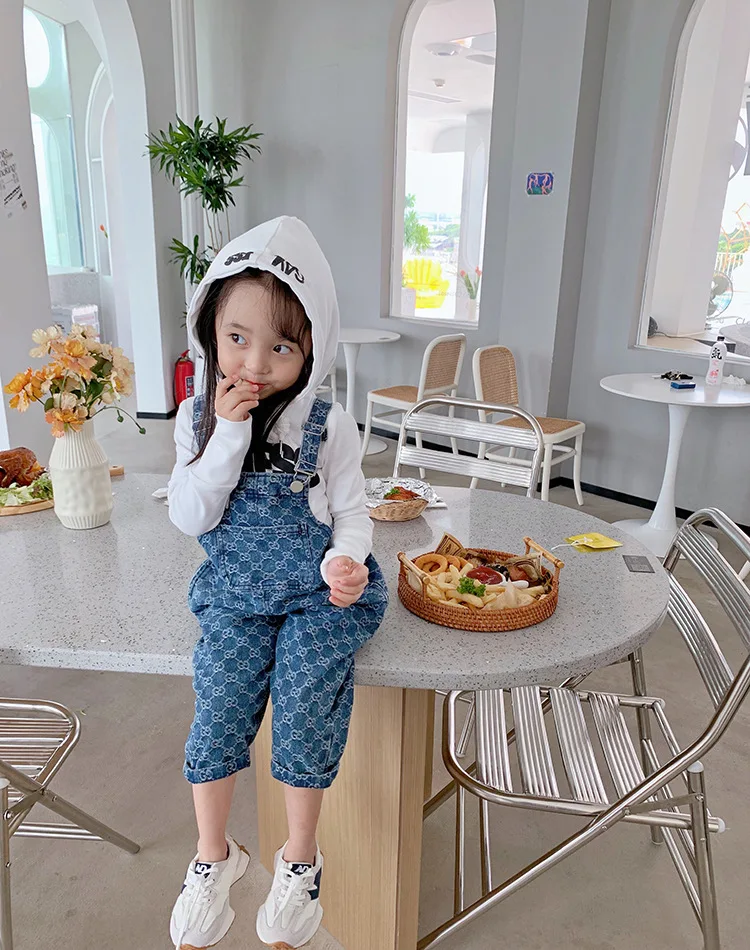 

Джинсы на подтяжках для девочек 2-8 лет, на весну и осень