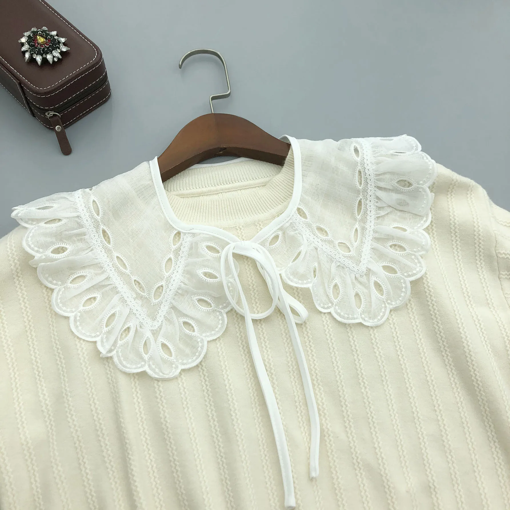 

Girls Sweet Fake Collar Shawl for Women Blouse Cloud Shoulder Doll Shoulder Wraps Flase Collar Floral Hollow Detachable Collar