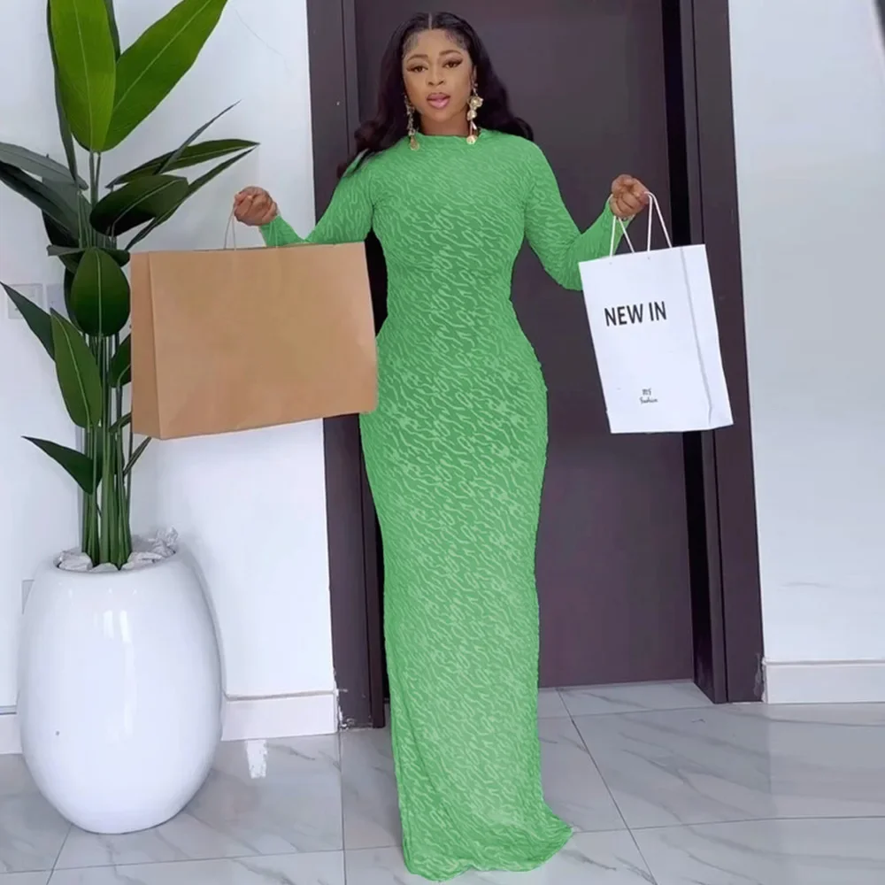 Женское облегающее платье с круглым вырезом и длинными рукавами