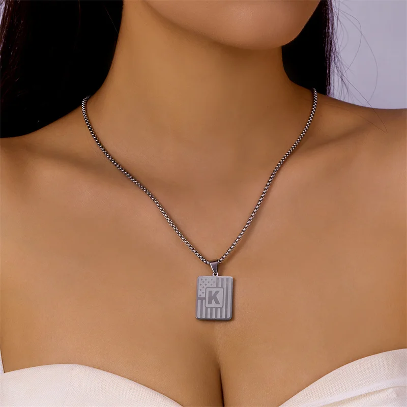 Ожерелье с квадратным кулоном американским флагом и 26 буквами для мужчин женщин
