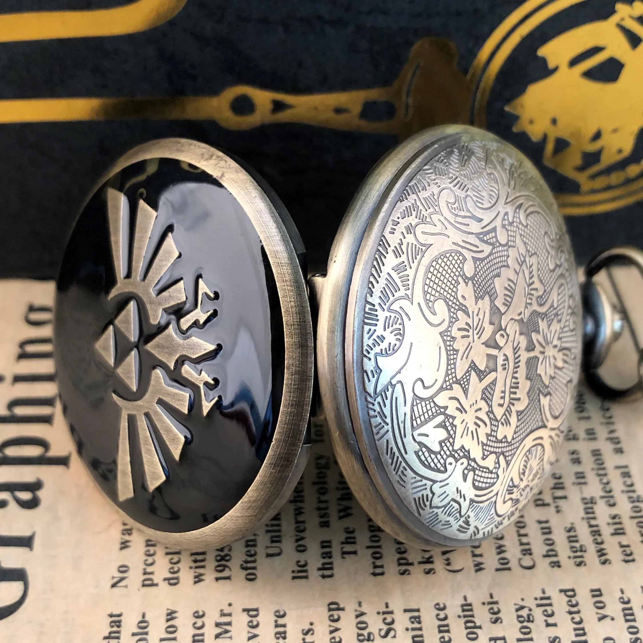 Рисунок 3 - Классические кварцевые карманные часы с логотипом орла