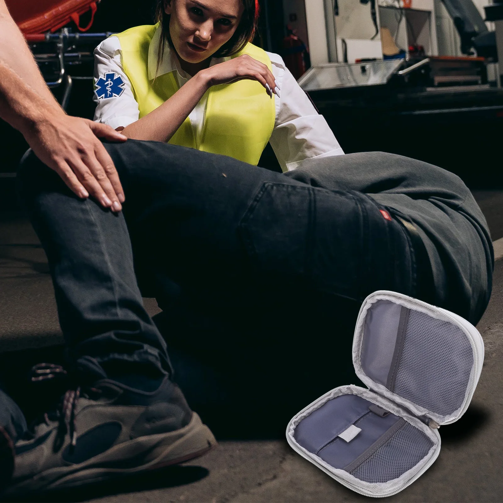 Рисунок 6 - Аптечка для оказания первой помощи