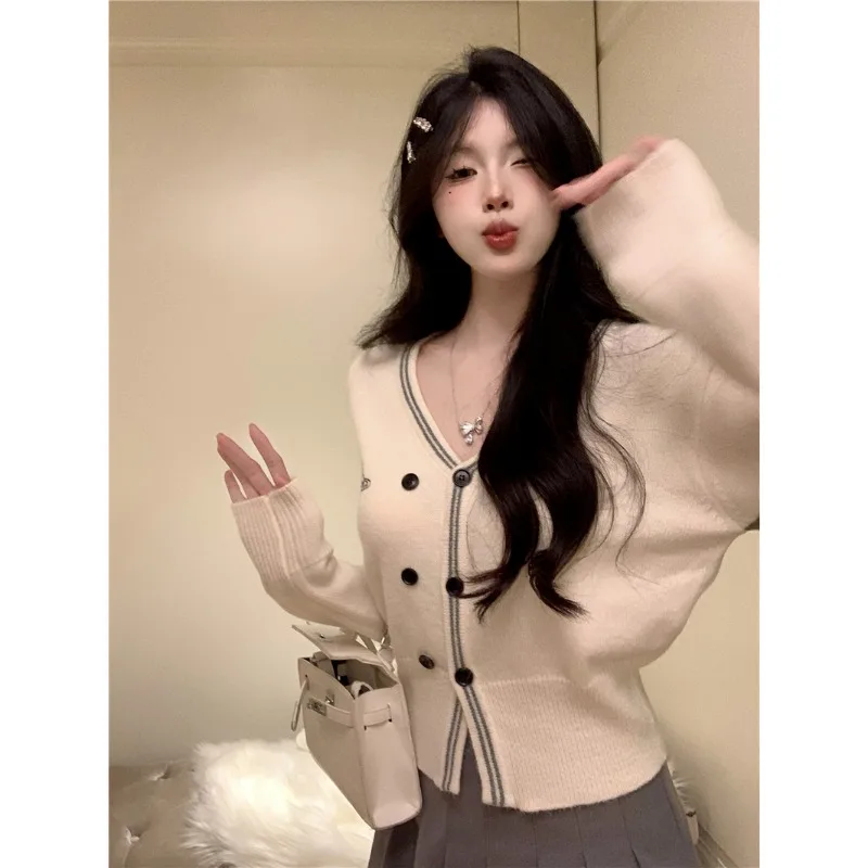 Женский Осенний трикотажный кардиган с вышивкой V-образным вырезом и длинным