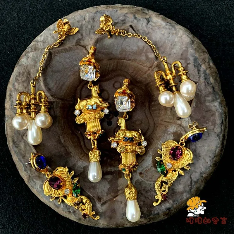 

Little Angel Head Sphinx Retro Antique Stud Earrings