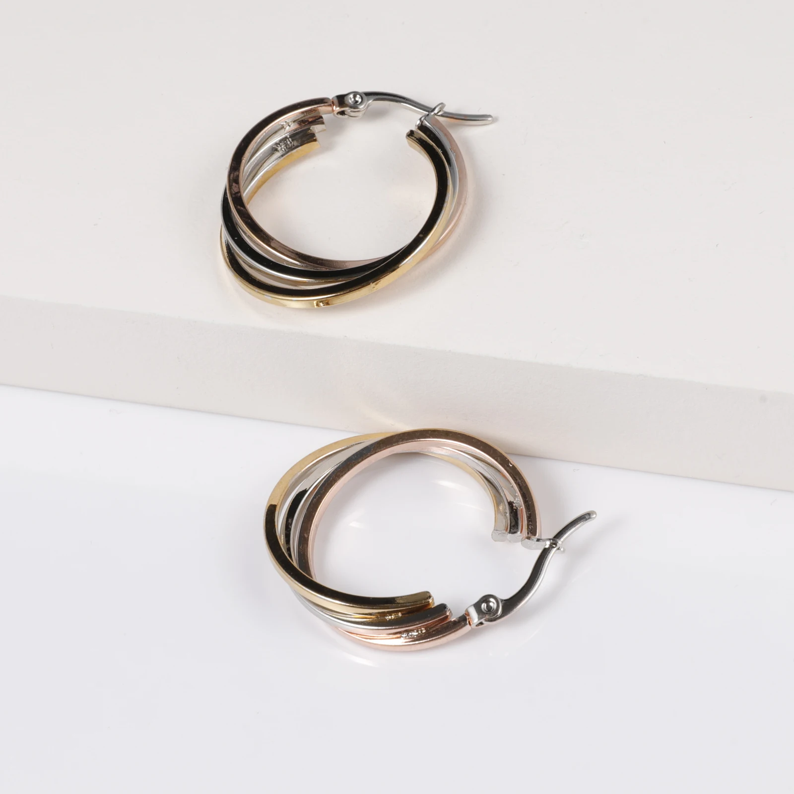 

Обручи Золотые серьги для девочек свадебные очаровательные ювелирные изделия гвоздики 2022 Роскошные милые женские Подвески модные аксессу...