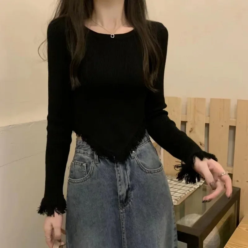 Женская футболка с длинным рукавом круглым вырезом и бахромой